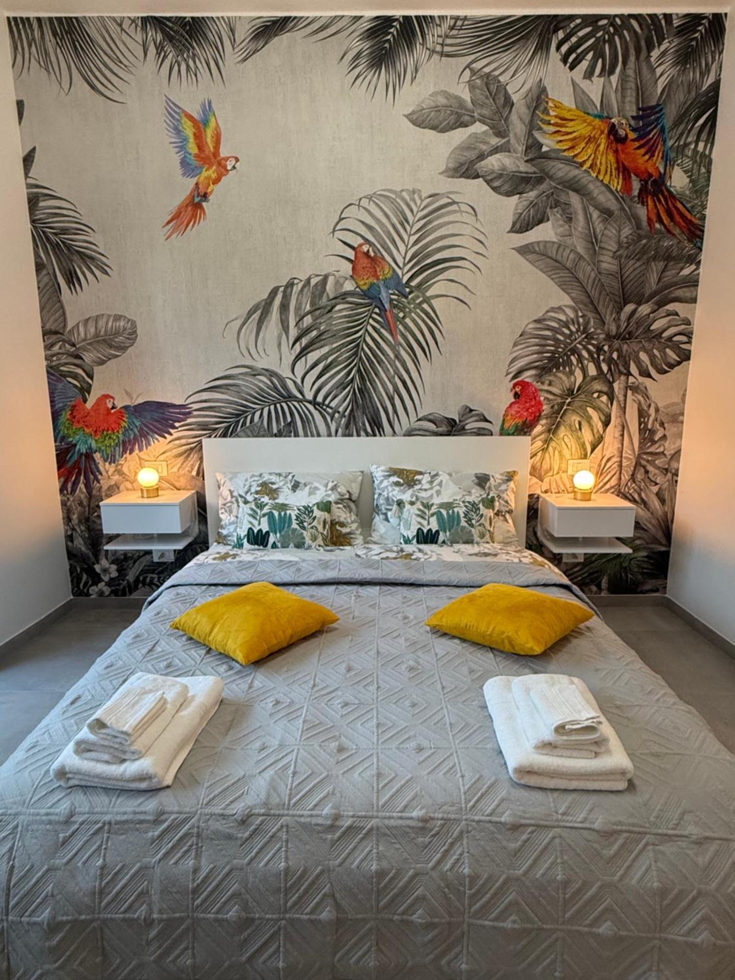 Entire 2br Near Casaletto Apartment *